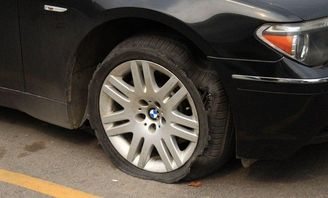 汽车轮胎划痕磨损多少钱(汽车轮胎划痕磨损的费用解析)