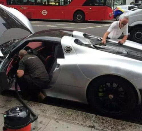 2岁小孩开的汽车多少钱(两岁小孩驾驶的玩具汽车价格解析)