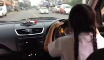 2岁小孩开的汽车多少钱(两岁小孩驾驶的玩具汽车价格解析)