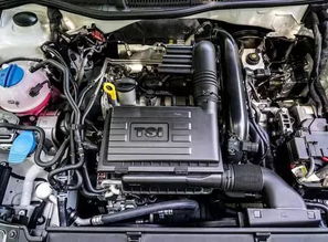 小汽车玻璃水箱加多少(小汽车玻璃水箱加多少，详解及操作指南)