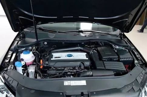 小汽车玻璃水箱加多少(小汽车玻璃水箱加多少，详解及操作指南)