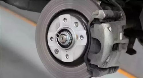 全换汽车刹车片多少钱(全换汽车刹车片需要多少钱？一篇文章解读刹车片更换成本与因素)