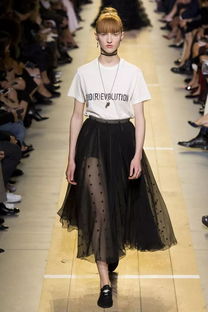 女星宁静卖衣服 一件T恤2000元(女星宁静的时尚之路，一件T恤价值2000元背后的故事)