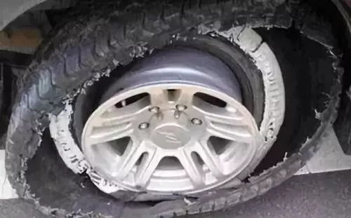 汽车扎胎一晚上漏多少气(汽车扎胎一晚上漏气程度解析) 汽车扎胎一晚上漏多少气(汽车扎胎一晚上漏气程度解析)