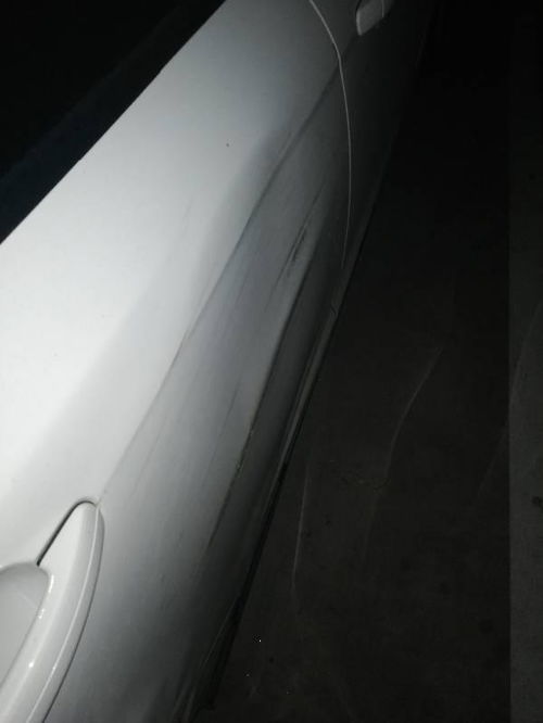 汽车门凹陷换门要多少钱(汽车门凹陷换门费用详解)