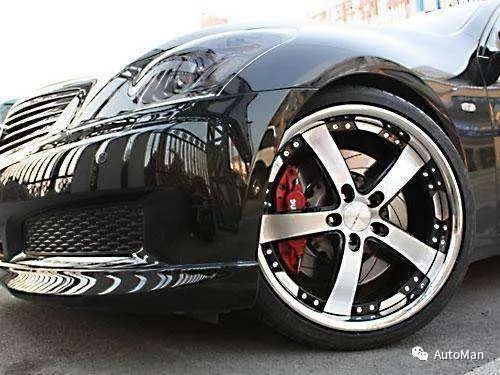 汽车灯光改蓝光多少钱(汽车灯光改装，蓝光之下的价格探索)