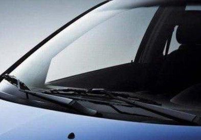 汽车装前挡风玻璃多少钱(汽车前挡风玻璃更换费用详解) 汽车装前挡风玻璃多少钱(汽车前挡风玻璃更换费用详解)