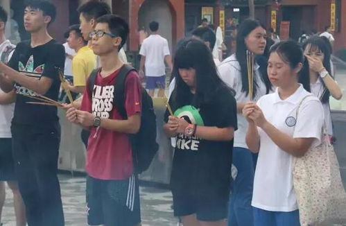 高考前紫色内裤送考旗袍爆单(高考前的紫色内裤与送考旗袍，一种文化现象的深度解读)