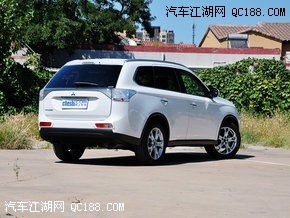 汽车上白下黑改装多少钱(汽车上白下黑改装费用详解)
