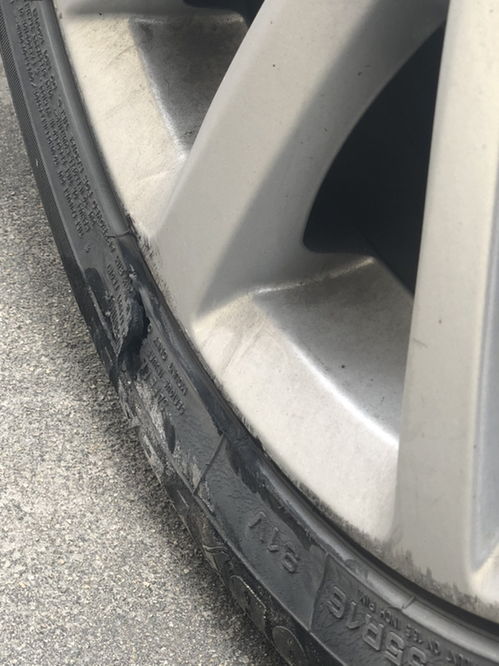 汽车破胎补多少钱的胎(汽车破胎修补费用解析，了解轮胎修补成本与价格因素)