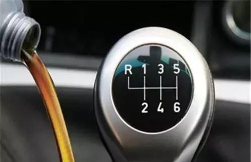 汽车5档多少公里换一次(汽车保养知识详解，汽车5档变速器油的更换周期与条件)