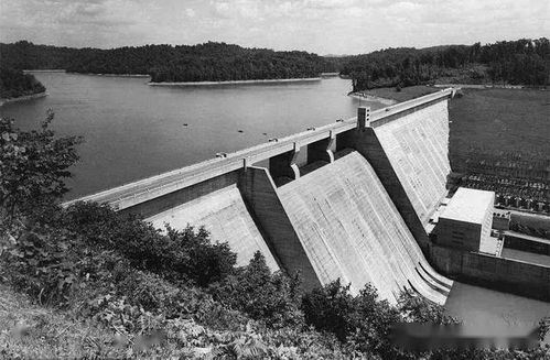 汽车大灯一般开多少年(汽车大灯的使用寿命及其影响因素探讨)