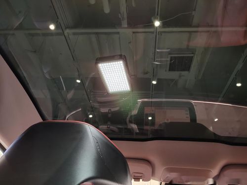 汽车车顶灯能亮吗多少瓦(汽车车顶灯，亮度与瓦数之谜)