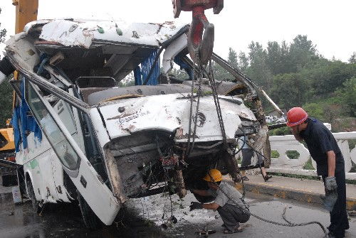 汽车坠河死亡赔多少钱了(汽车坠河死亡赔偿金额解析)