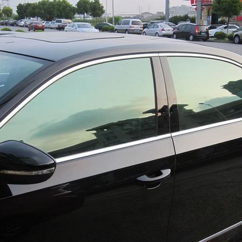 贴汽车玻璃膜多少手工费(汽车玻璃贴膜手工费详解)