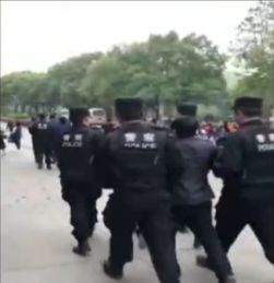 武汉大学发生伤人事件 警方通报(武汉大学发生伤人事件，警方迅速通报)