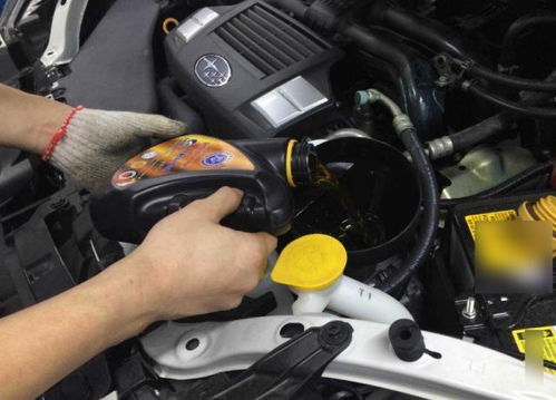 汽车行驶时机油多少度加(汽车行驶时机油的温度与加注时机研究)