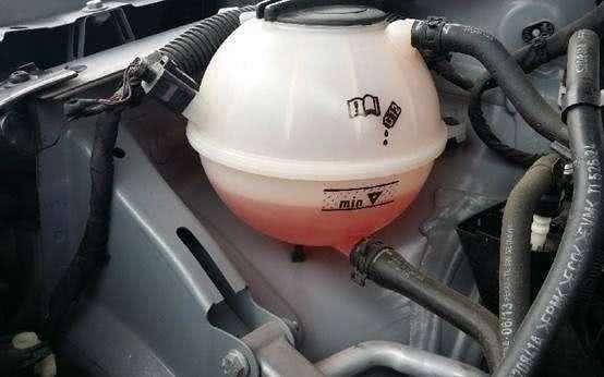 君威汽车防冻液多少升的(君威汽车防冻液的容量与选择，深入了解防冻液的多少升)