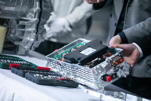 汽车换电机控制器多少钱(汽车电机控制器更换费用详解)