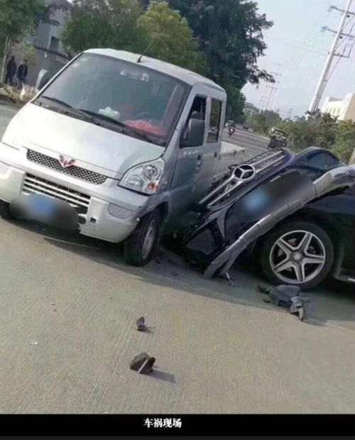 汽车撞破一点漆多少钱(汽车撞破一点漆的维修费用分析)