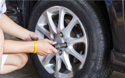 汽车轮胎坏了保险多少钱(汽车轮胎损坏,保险费用解析) 汽车轮胎坏了保险多少钱(汽车轮胎损坏,保险费用解析)