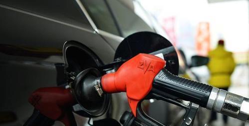 汽车加油盖加多少油为好(汽车加油盖加多少油为好，理性探讨与明智决策)