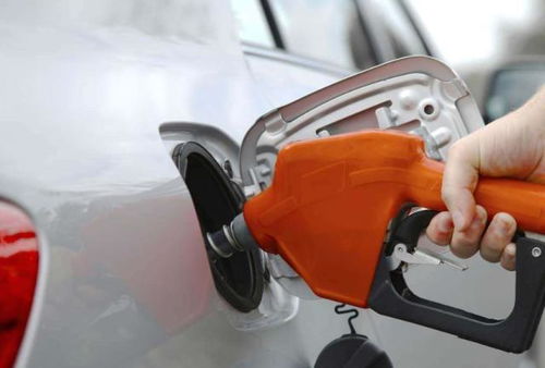 汽车一次性加油加满多少(汽车一次性加油加满多少，影响因素与合理考量)