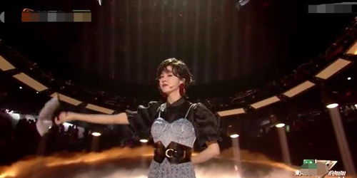 《浪姐》总决赛直播疑似假唱(浪姐总决赛直播疑似假唱，真实与虚拟的边界何在？