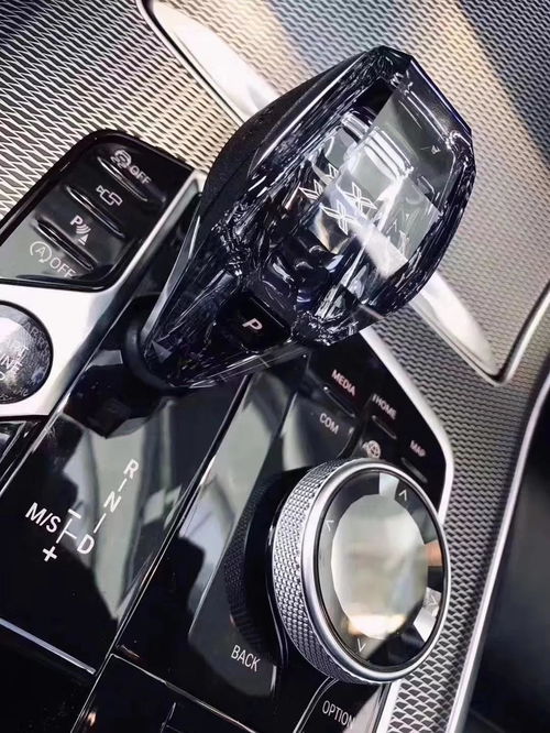 小汽车倒车灯坏了多少钱(小汽车倒车灯损坏，维修成本与解决方案)