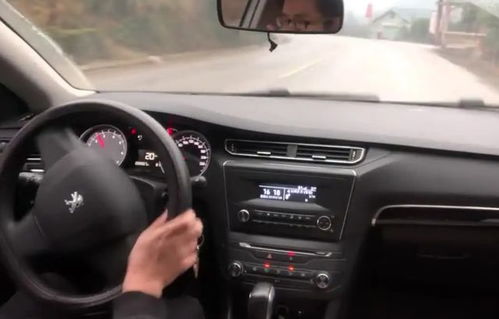 汽车上加玻璃水加多少(汽车上加玻璃水，适量添加，安全行驶)