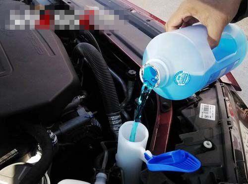 汽车玻璃清洗液加多少(汽车玻璃清洗液加多少，深入了解与操作指南)