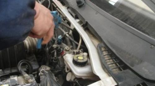 汽车水箱节温器多少度开(汽车水箱节温器开启温度解析)