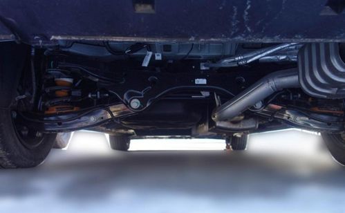 汽车底盘塑料破了多少钱(汽车底盘塑料破损的修复成本与解决方案)