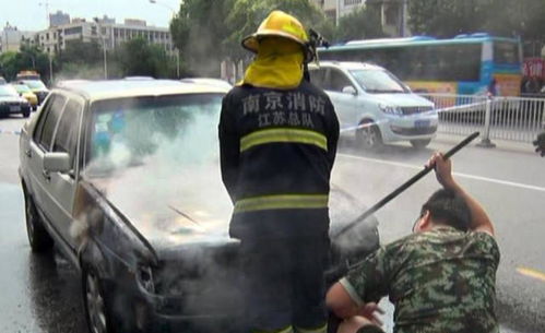 汽车仪表盘多少个灯亮(汽车仪表盘灯光的奥秘，多少灯光在闪烁？