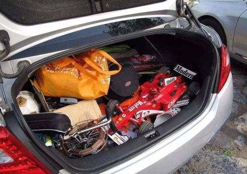 汽车后备箱换弹簧多少钱(汽车后备箱弹簧更换费用解析)