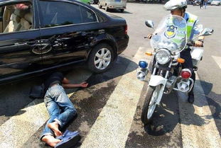 汽车碰了两个坑多少钱(汽车遭遇坑洞,修复费用知多少) 汽车碰了两个坑多少钱(汽车遭遇坑洞,修复费用知多少)