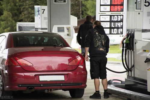 自己汽车最多加多少油好(探究汽车加油的最佳选择，自己汽车最多加多少油为好)