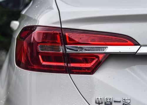 汽车尾灯左侧坏了多少钱(汽车尾灯左侧损坏维修费用解析)