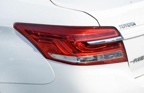 汽车尾灯左侧坏了多少钱(汽车尾灯左侧损坏维修费用解析)