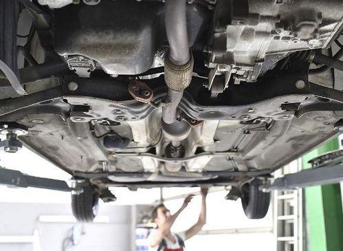 汽车底盘多少厘米算低的(汽车底盘多少厘米算低的？详解底盘高度与车辆性能的关系)