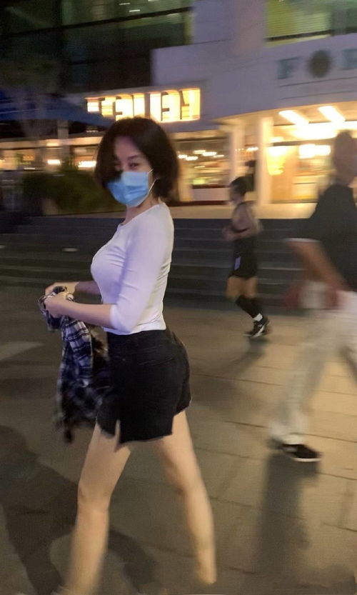 闫妮“送外卖”被多名网友偶遇(闫妮送外卖被多名网友偶遇,真实生活中的暖心瞬间) 闫妮“送外卖”被多名网友偶遇(闫妮送外卖被多名网友偶遇,真实生活中的暖心瞬间)