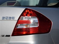 汽车后面的灯亮吗多少钱(汽车尾灯亮度升级，成本与选择的重要性)