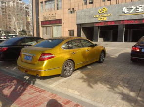 给汽车换种颜色多少钱啊(汽车颜色改变的费用解析，多少钱能给汽车换种颜色？