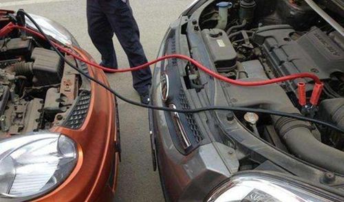 汽车电瓶加多少度电合适(汽车电瓶加多少度电合适，深度解析与操作指南)