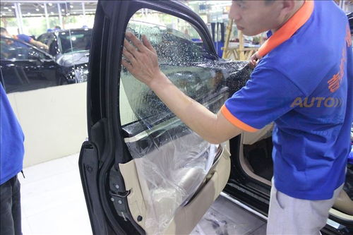 贴汽车玻璃膜手工费多少(贴汽车玻璃膜手工费多少，深度解析贴膜成本与因素)