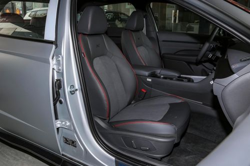 汽车座椅上扬角度是多少(汽车座椅上扬角度研究，舒适性、功能性及设计考量)