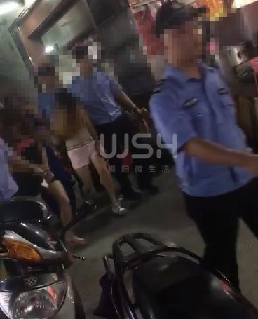 男孩被老大爷用手铐铐住 警方通报(男孩被老大爷用手铐铐住事件，警方的调查与通报)