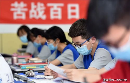 考生高考迟到入场遭拒 校方:这是规则(高考迟到入场遭拒，规则与人文关怀的较量)
