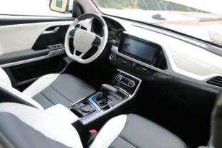 汽车中控屏领翔多少钱(汽车中控屏的价格探索,领翔究竟多少钱? 汽车中控屏领翔多少钱(汽车中控屏的价格探索,领翔究竟多少钱?