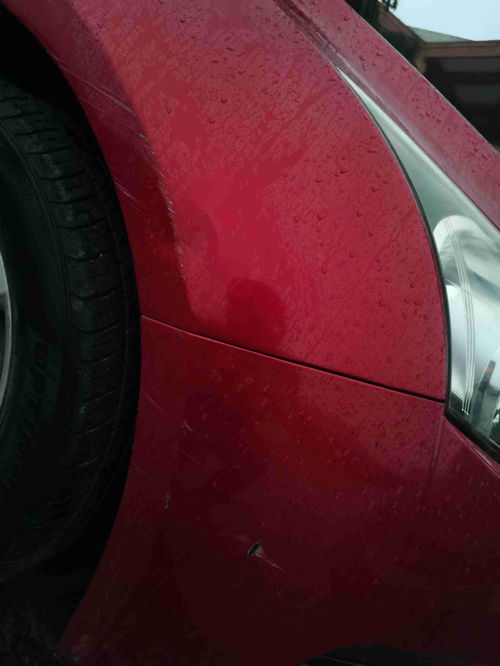 汽车刮漆多少钱补漆费用(汽车刮漆修复费用详解，了解补漆成本及费用构成)